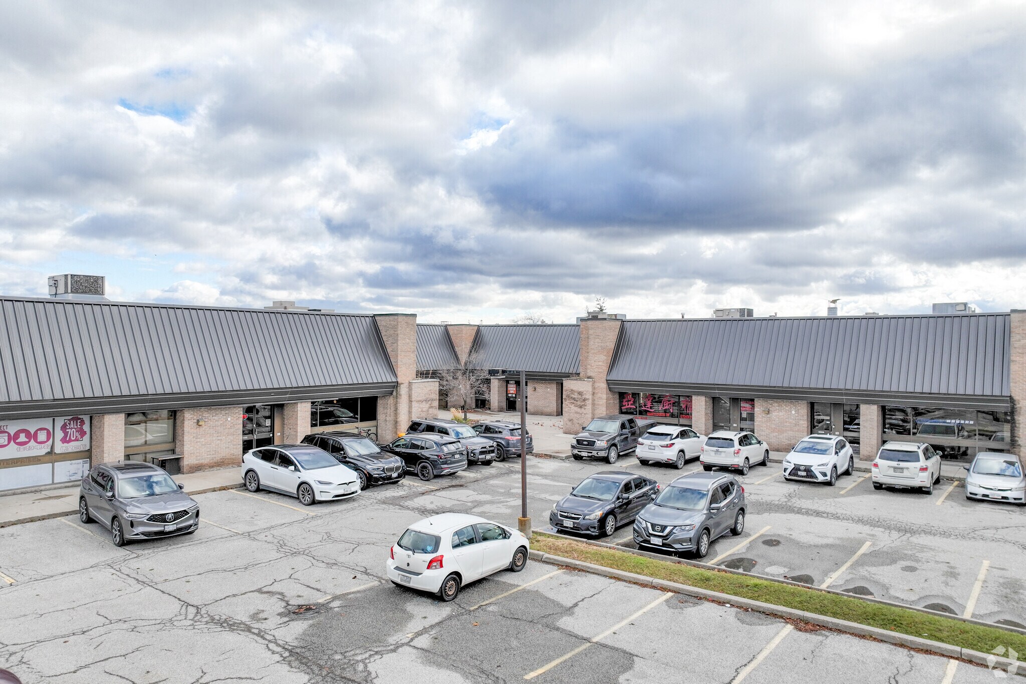 861 Denison St, Markham, ON à louer Photo principale– Image 1 sur 6