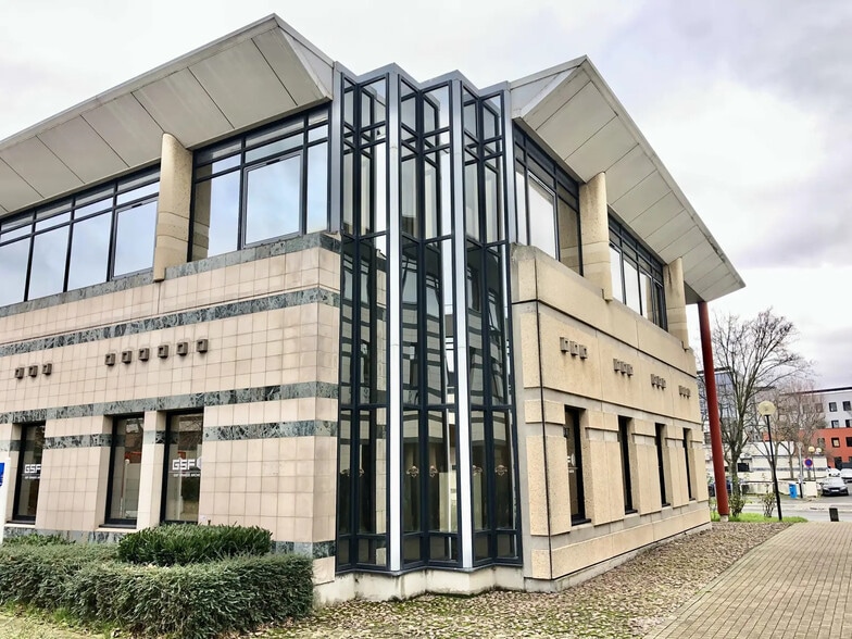 3 Place Du Village, Gennevilliers à vendre - Photo de l’immeuble – Image 1 sur 6