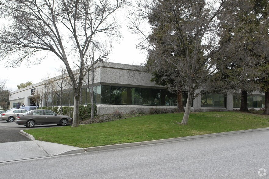 105 Fourier Ave, Fremont, CA à louer - Photo de l’immeuble – Image 3 sur 5