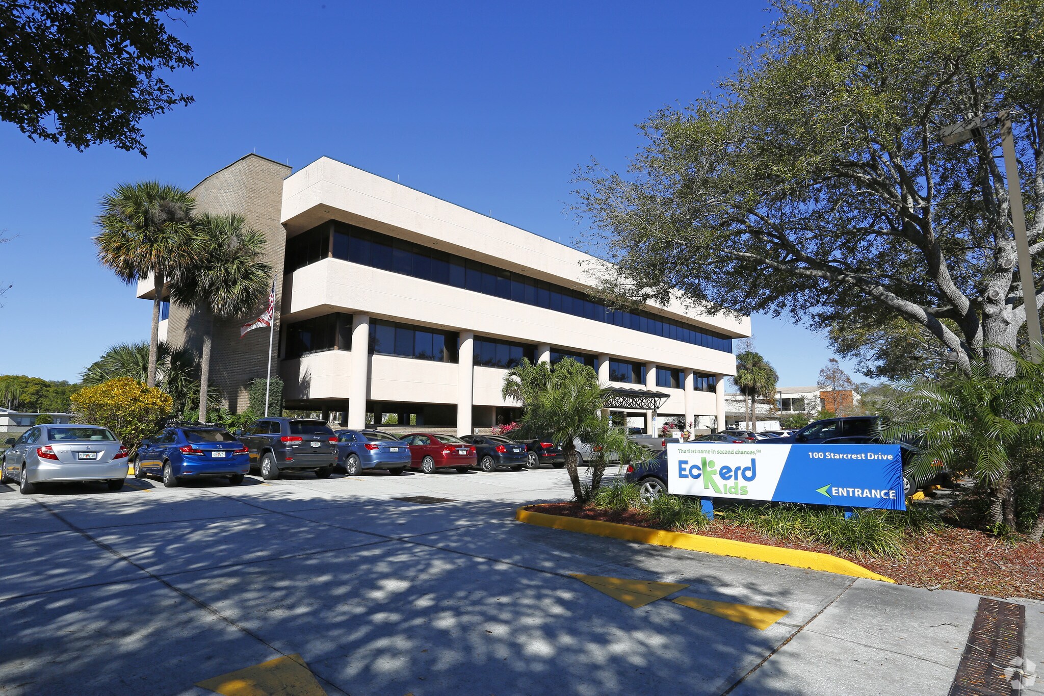 100 N Starcrest Dr, Clearwater, FL à vendre Photo principale– Image 1 sur 4