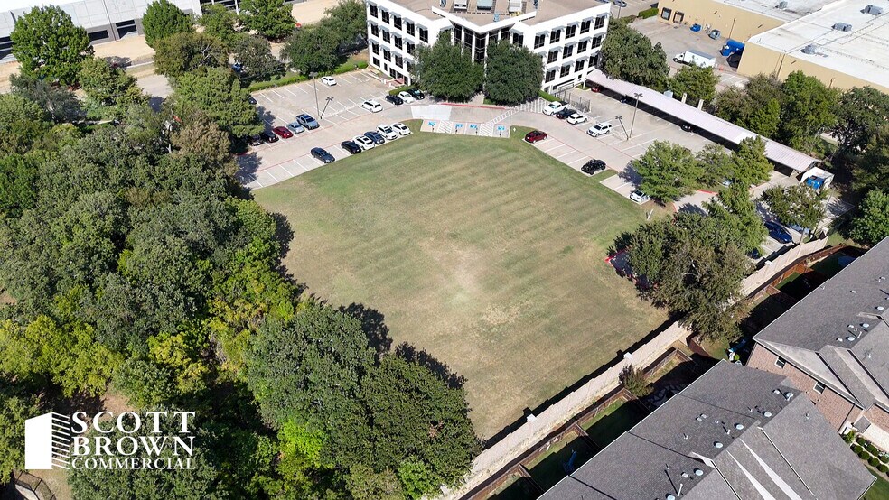 417 Oakbend Dr, Lewisville, TX à vendre - Photo de l’immeuble – Image 2 sur 7