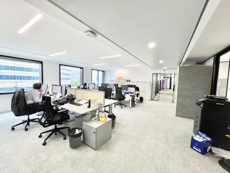 Bureau dans Courbevoie à louer - Photo de l’immeuble – Image 3 sur 8