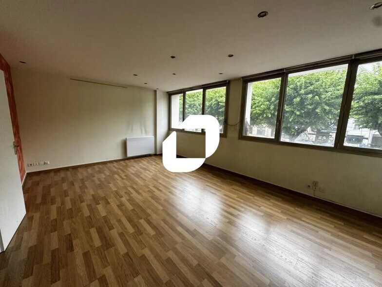 Bureau dans Voiron à vendre - Photo intérieure – Image 2 sur 12