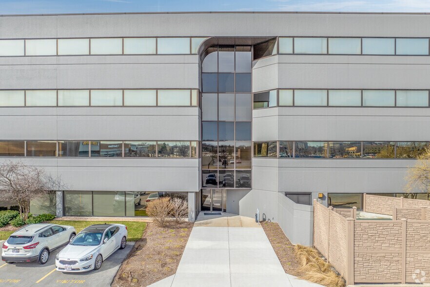 400 N Executive Dr, Brookfield, WI à louer - Photo de l’immeuble – Image 2 sur 5