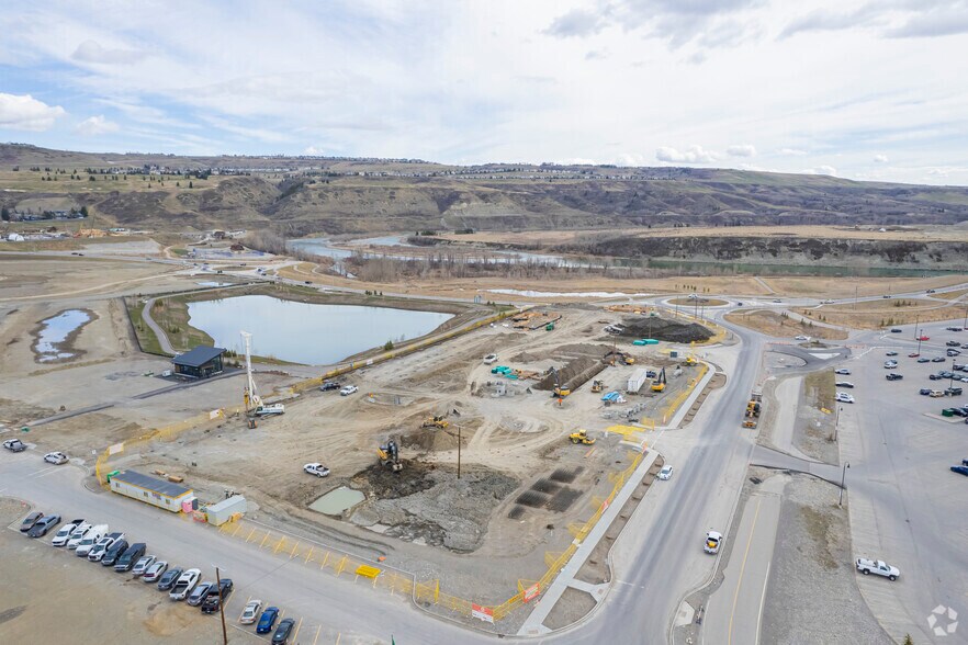 264 Park St, Cochrane, AB à louer - Photo de l’immeuble – Image 2 sur 6
