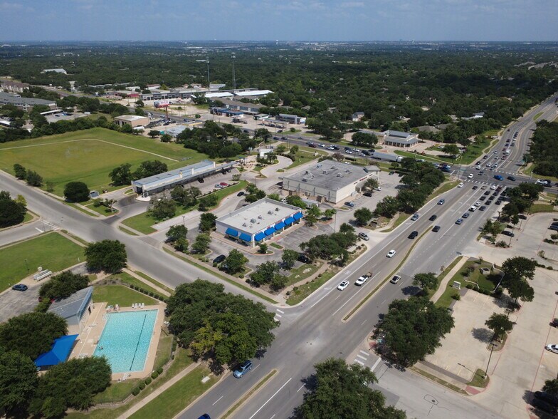 1050 N Lakeline Blvd, Cedar Park, TX à louer - Photo de l’immeuble – Image 3 sur 4