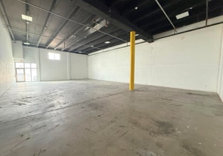 2300-2340 W 8th Ave, Hialeah, FL à louer Photo de l’immeuble– Image 1 sur 6