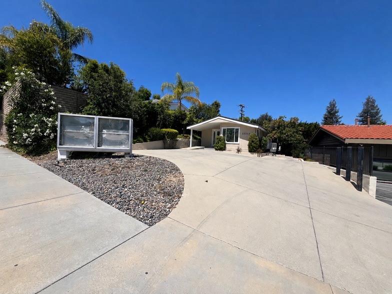22315 Mulholland Hwy, Calabasas, CA à louer - Photo de l’immeuble – Image 1 sur 11