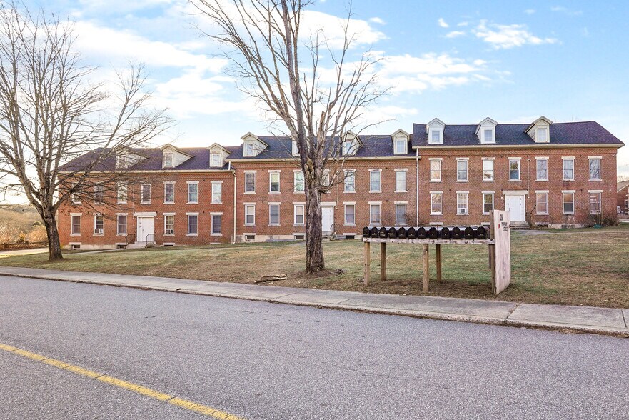 29 Tiffany St, Brooklyn, CT à vendre - Photo de l’immeuble – Image 1 sur 7