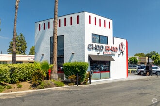 17200-17288 Saticoy St, Van Nuys, CA à louer Photo de l’immeuble– Image 2 sur 2