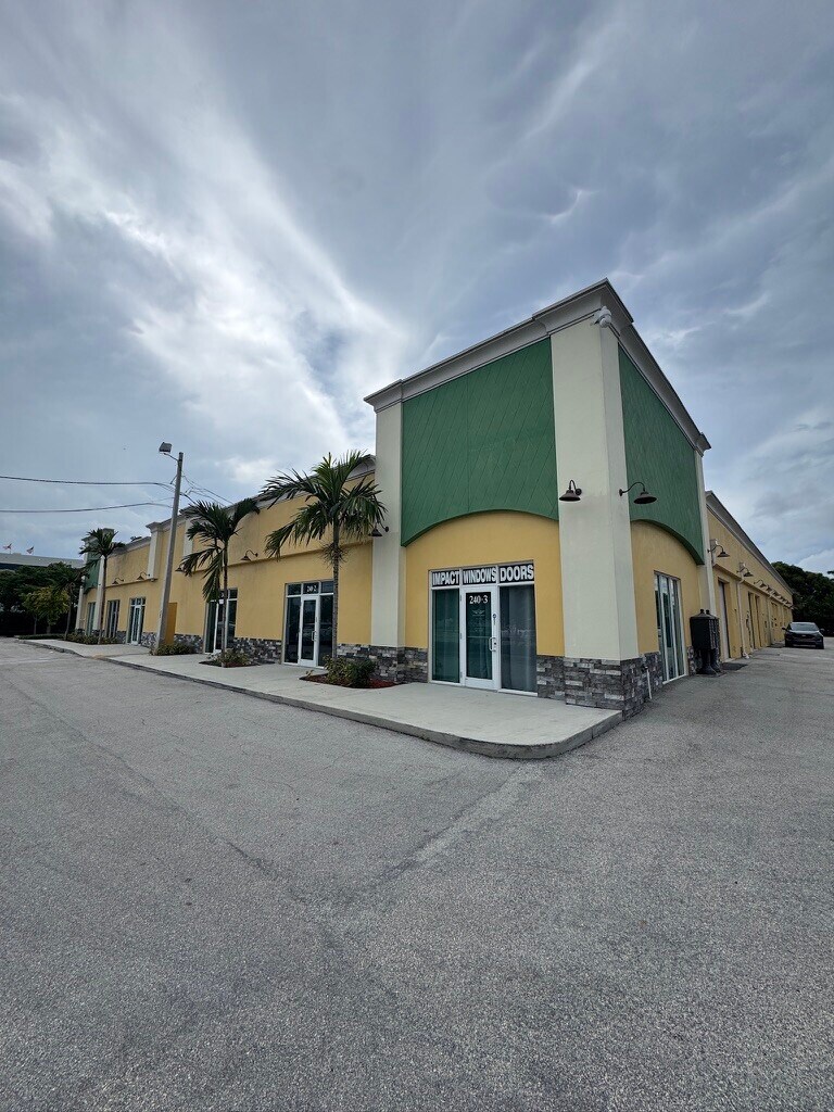 240 S Andrews Ave, Pompano Beach, FL à louer Photo principale– Image 1 sur 5