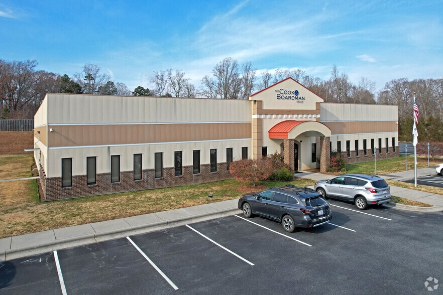 3064 Salem Industrial Dr, Winston-Salem, NC à louer - Photo principale – Image 1 sur 11