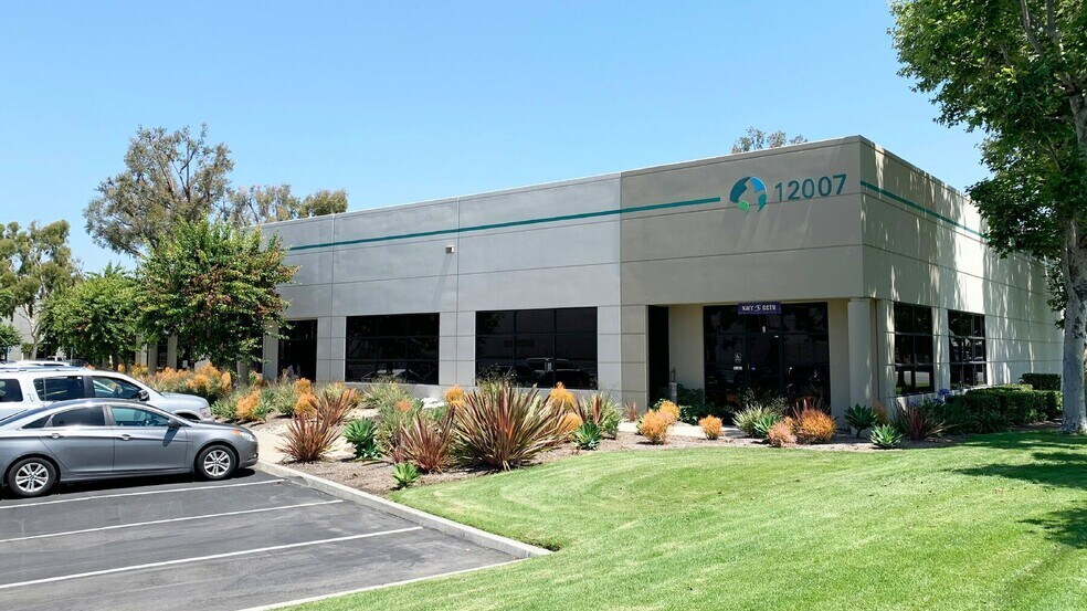 9115 Dice Rd, Santa Fe Springs, CA à louer - Photo de l’immeuble – Image 1 sur 4