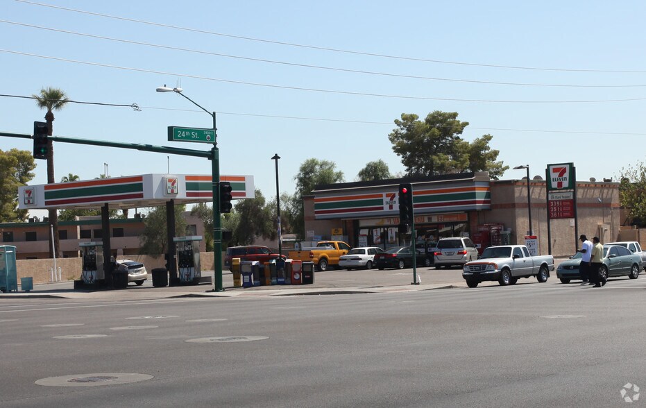 2401 E McDowell Rd, Phoenix, AZ à louer - Photo de l’immeuble – Image 3 sur 8