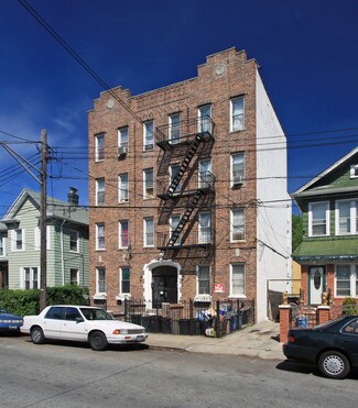 Plus de détails pour 19 Hubbard Pl, Brooklyn, NY - Logement à vendre