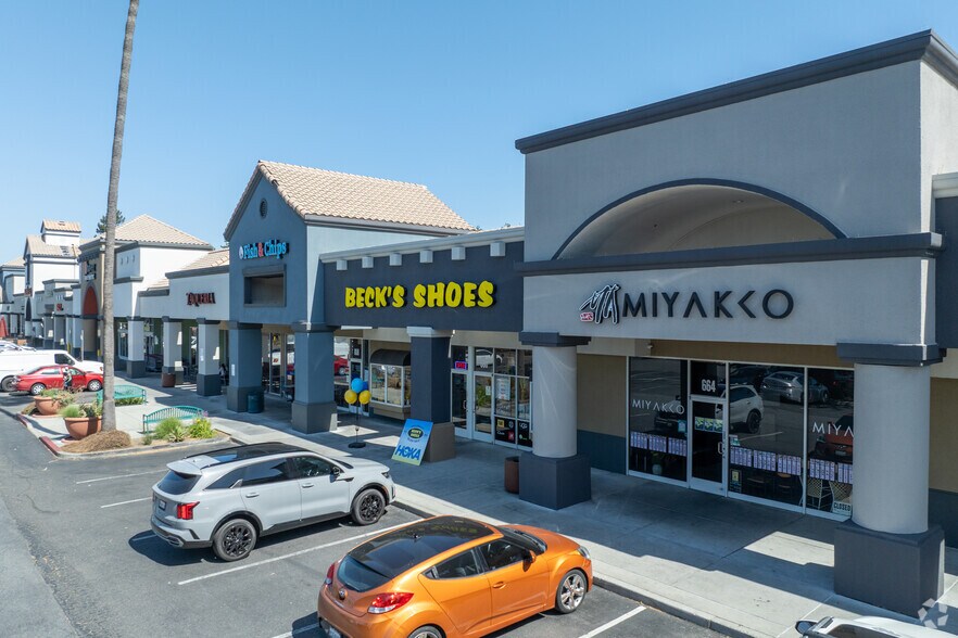 620-696 Blossom Hill Rd, San Jose, CA à louer - Photo principale – Image 2 sur 10