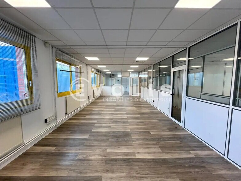 Bureau dans Camon à louer - Photo intérieure – Image 3 sur 9