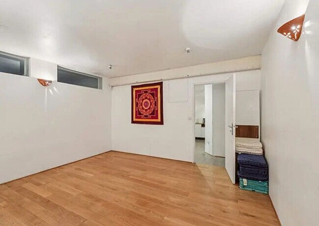 Plus de détails pour Local commercial à vendre