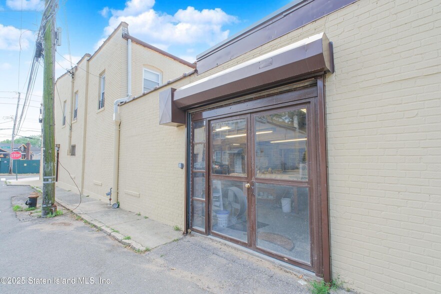 33 Olympia Blvd, Staten Island, NY à vendre - Photo de l’immeuble – Image 3 sur 21