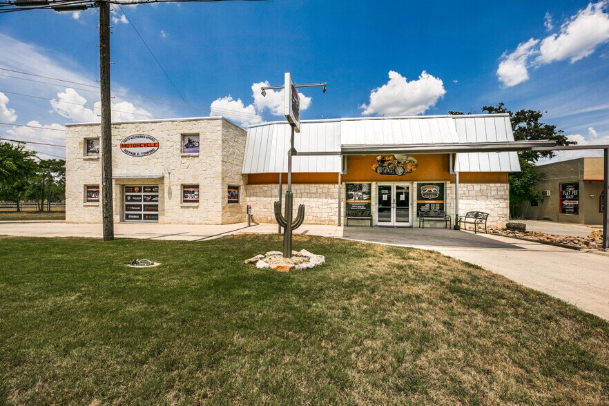 941 N Main St, Boerne, TX à vendre - Photo de l’immeuble – Image 2 sur 18