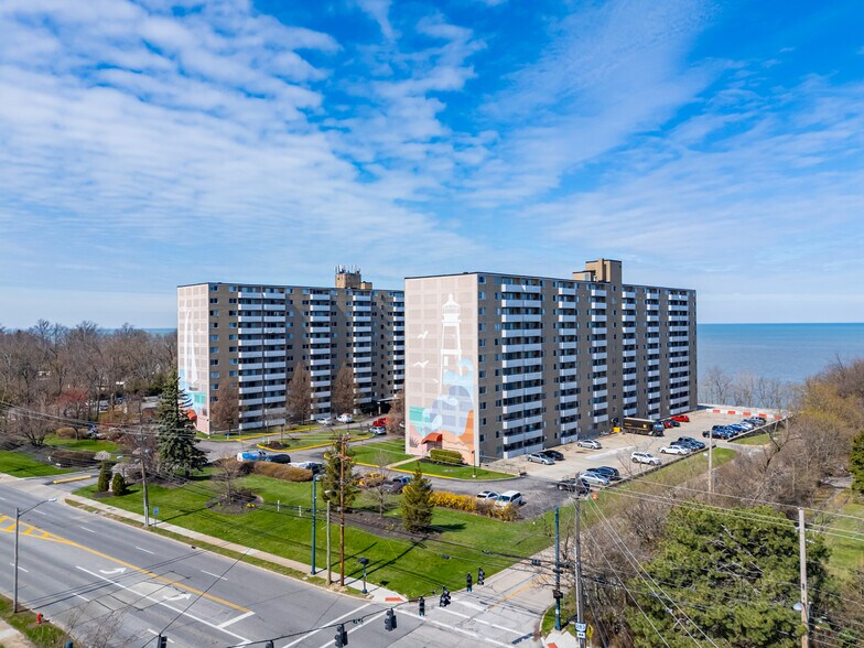 30901 Lake Shore Blvd, Willowick, OH à vendre - Photo de l’immeuble – Image 2 sur 37