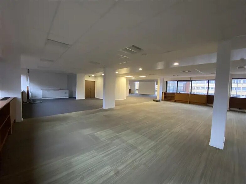 Bureau dans Ivry-sur-Seine à louer - Photo de l’immeuble – Image 2 sur 9