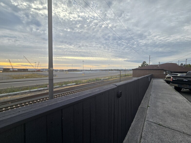 2516 W Marine View Dr, Everett, WA à louer - Photo de l’immeuble – Image 3 sur 10