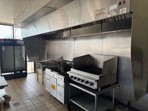 3802-3904 Tuscarawas St W, Canton, OH à louer Photo intérieure– Image 2 sur 6