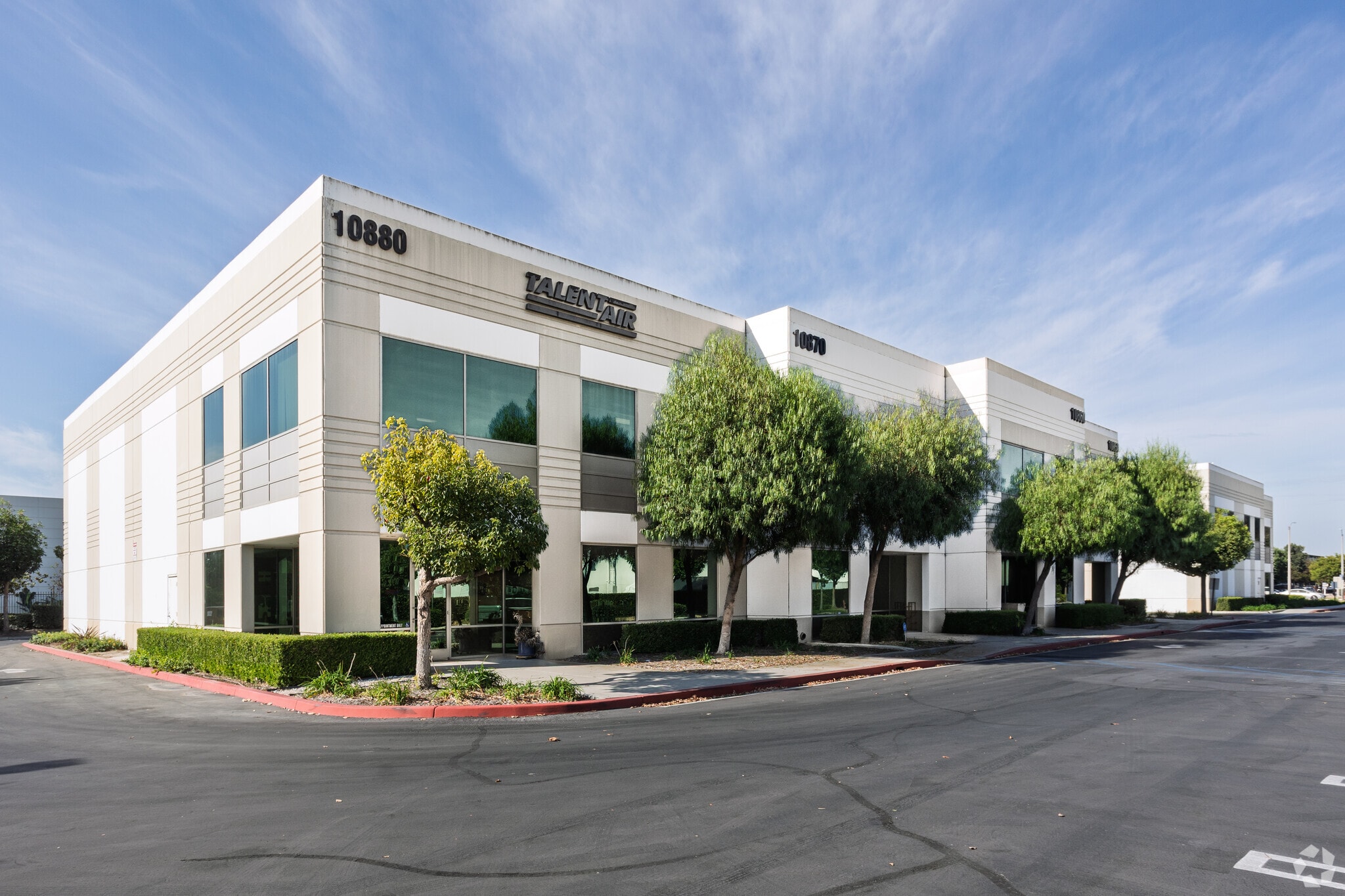 10850-10880 Walker St, Cypress, CA à louer Photo principale– Image 1 sur 7