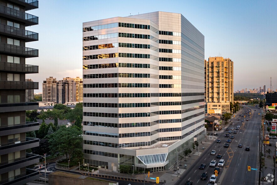 4711 Yonge St, Toronto, ON à louer - Photo de l’immeuble – Image 1 sur 2