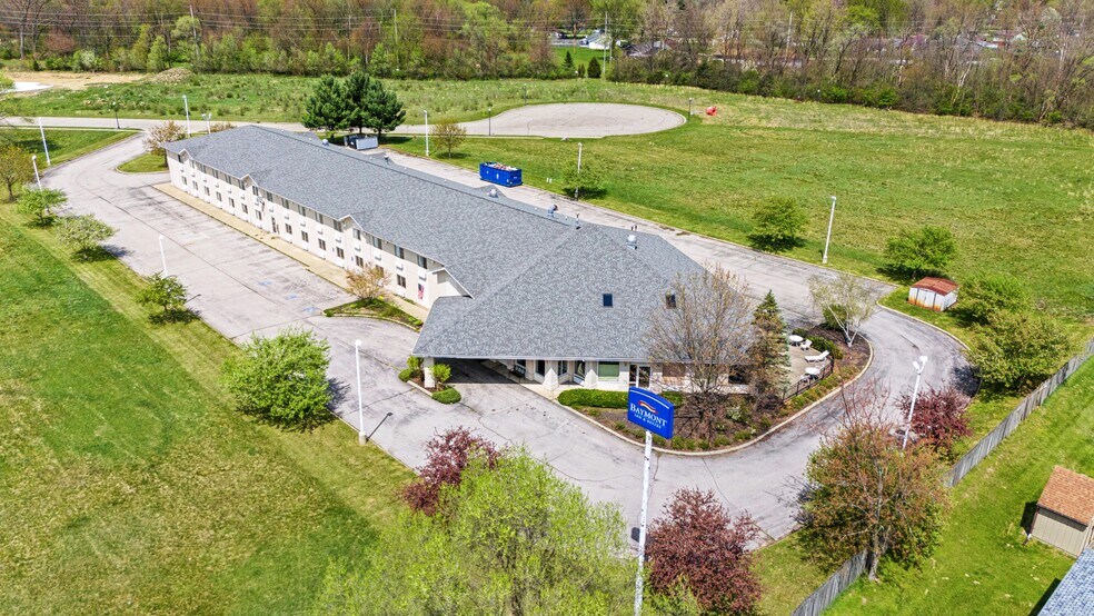 29291 Amerihost Dr, Dowagiac, MI à vendre - Photo de l’immeuble – Image 3 sur 42