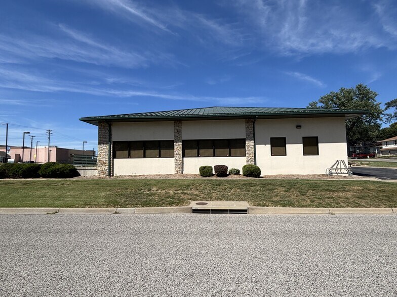 5125 Roe Blvd, Mission, KS à vendre - Photo de l’immeuble – Image 3 sur 5