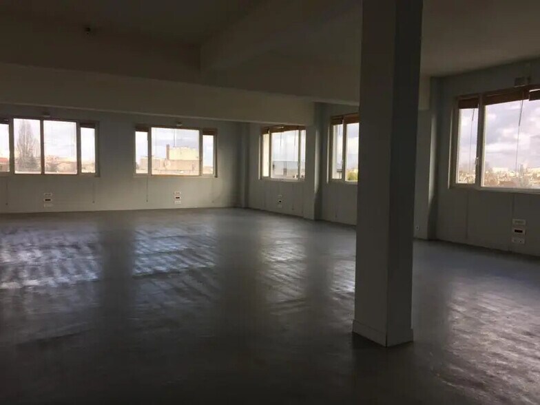 Bureau dans Montreuil à louer - Photo de l’immeuble – Image 3 sur 16