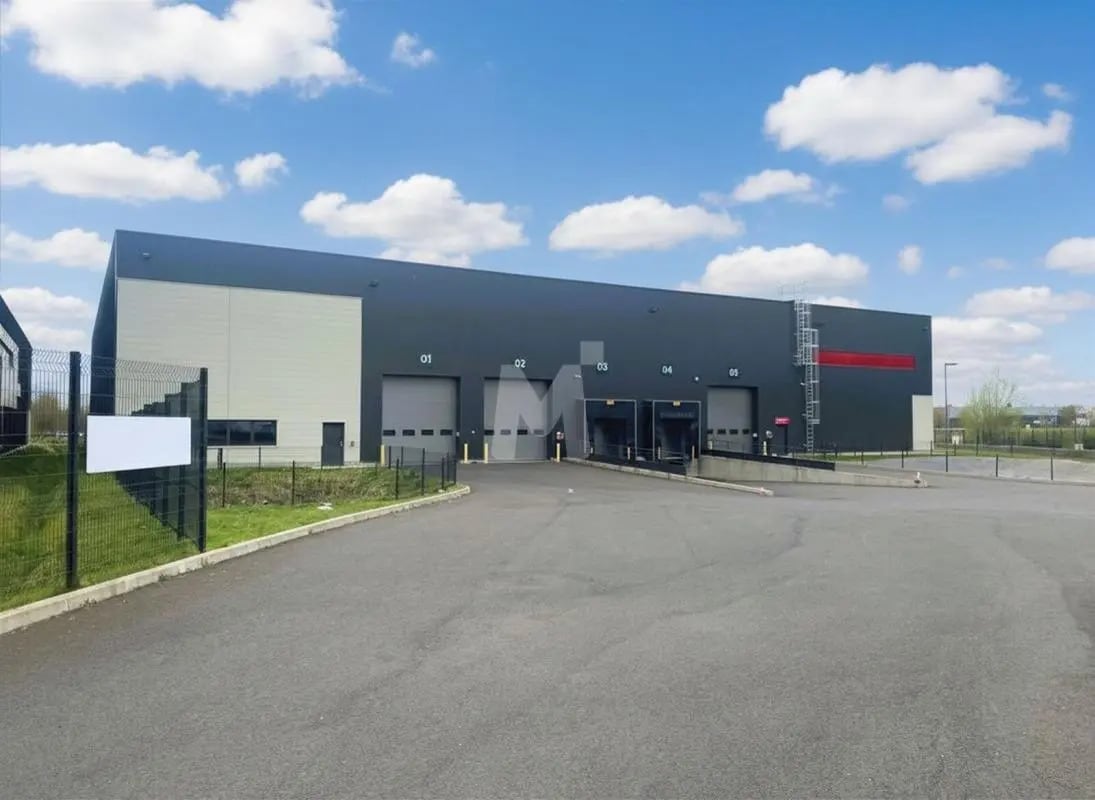 Local d’activités dans Brie-Comte-Robert à louer Photo de l’immeuble– Image 1 sur 7