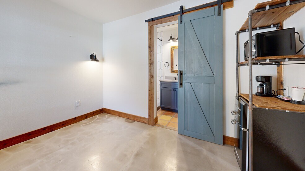 902 Main St, Blanco, TX à louer - Numérisation 3D Matterport – Image 3 sur 38