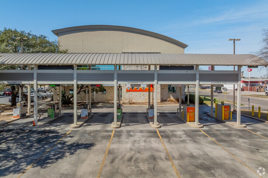 6000 NW Loop 410, San Antonio, TX à vendre - Photo de l’immeuble – Image 2 sur 4