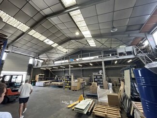 Plus de détails pour 11 Avenue Lionel Terray, Meyzieu - Local d’activités à vendre