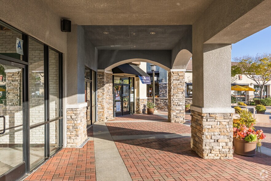 10525 4S Commons Dr, San Diego, CA à louer - Photo de l’immeuble – Image 2 sur 10