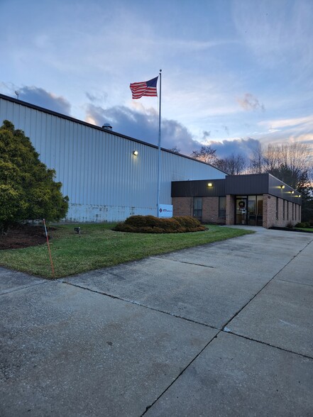 15005 Enterprise Way, Middlefield, OH à louer - Photo de l’immeuble – Image 1 sur 4