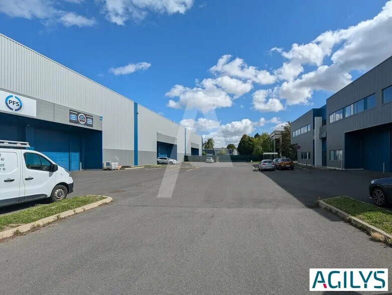 Local d’activités dans Villebon-sur-Yvette à louer - Photo de l’immeuble – Image 1 sur 5