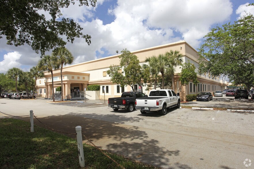 1900 W Commercial Blvd, Fort Lauderdale, FL à louer - Photo de l’immeuble – Image 2 sur 3