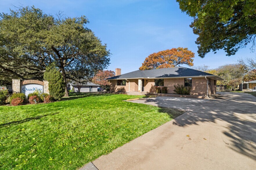 7790 Main St, Frisco, TX à vendre - Photo de l’immeuble – Image 1 sur 25