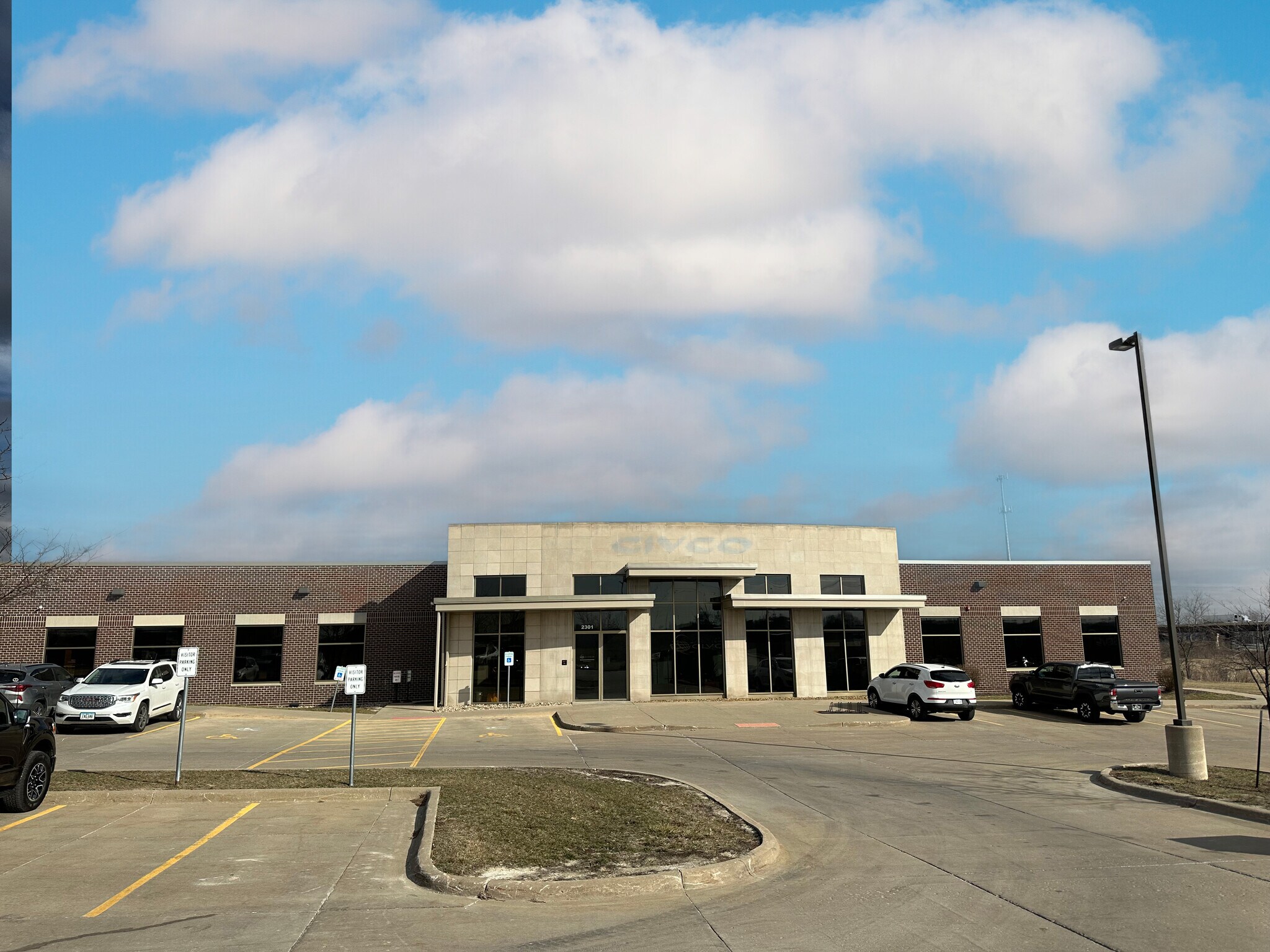 2301 Jones Blvd, Coralville, IA à louer Photo de l’immeuble– Image 1 sur 14