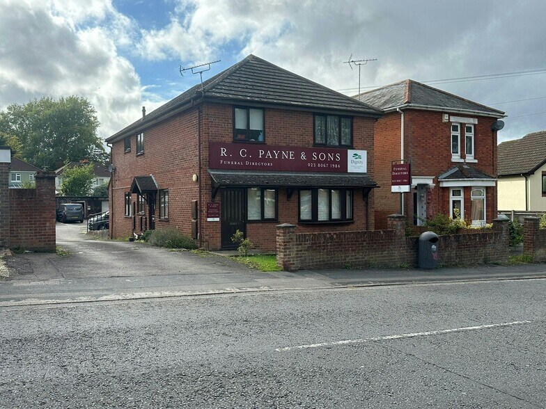 161 Woodmill Ln, Southampton à vendre - Photo de l’immeuble – Image 1 sur 6