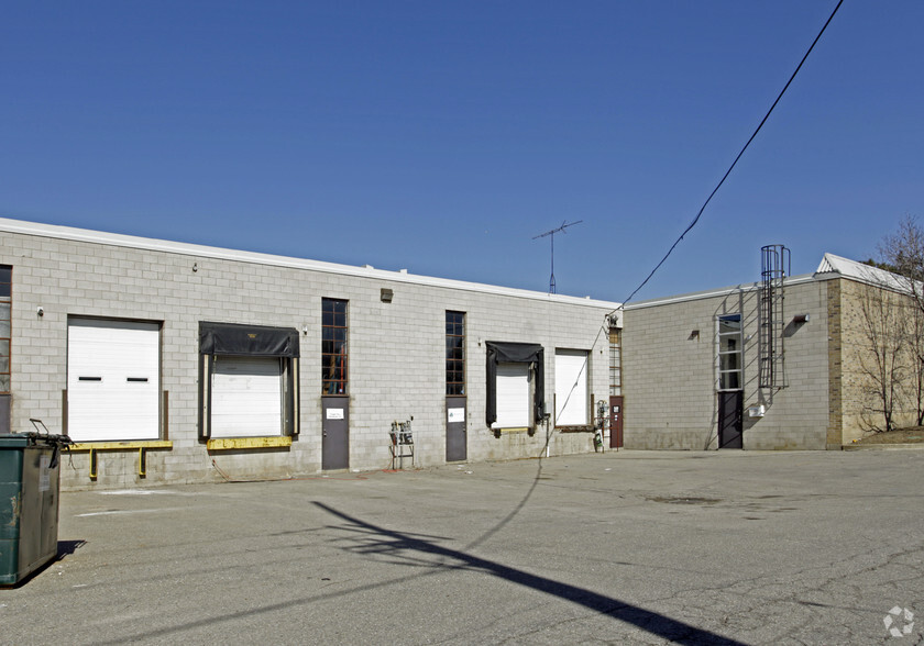 7490-7498 Bath Rd, Mississauga, ON à louer - Photo de l’immeuble – Image 3 sur 4