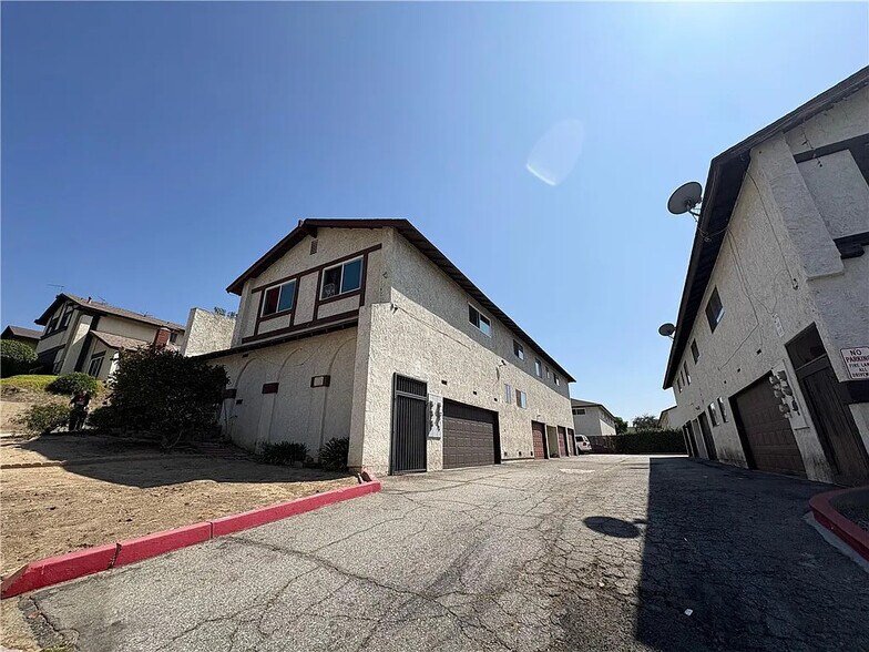 2418 Nina St, West Covina, CA à vendre - Photo de l’immeuble – Image 2 sur 2