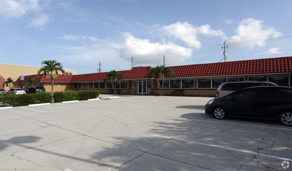 515-523 Cape Coral Pky E, Cape Coral, FL à vendre - Photo principale – Image 1 sur 6