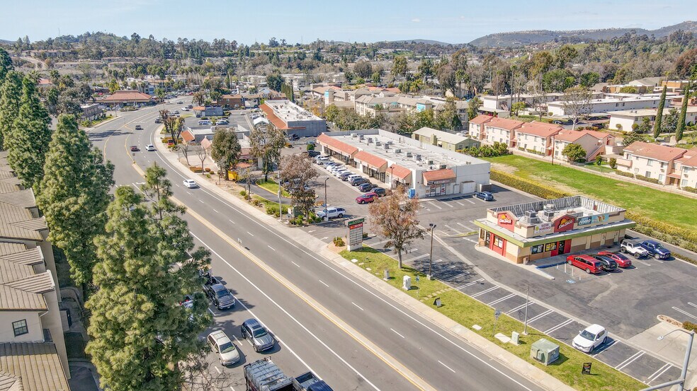 110-150 W El Norte Pky, Escondido, CA à louer - Photo de l’immeuble – Image 2 sur 4