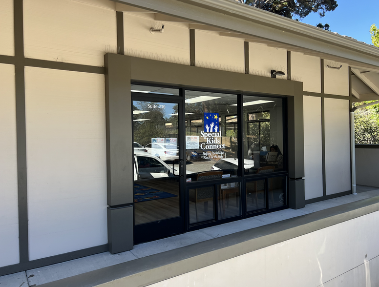 1900 Garden Rd, Monterey, CA à louer - Photo de l’immeuble – Image 3 sur 6