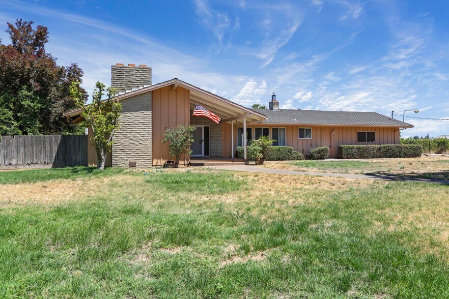 8275 E Orchard Rd, Acampo, CA à vendre - Photo de l’immeuble – Image 3 sur 20